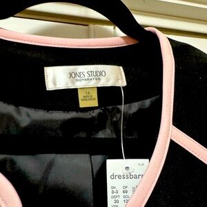 Jones studio blazer . Very chic size 14.NWT